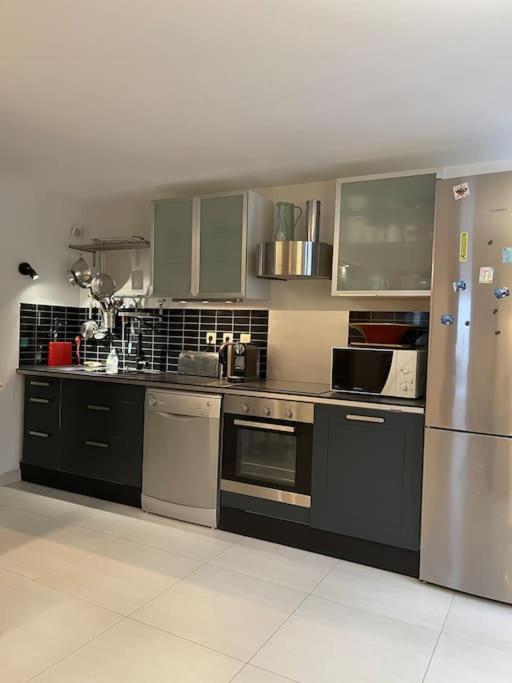 Le Sarana : 75m2, Calme, Belle Vue Avec Terrasse. Appartement *