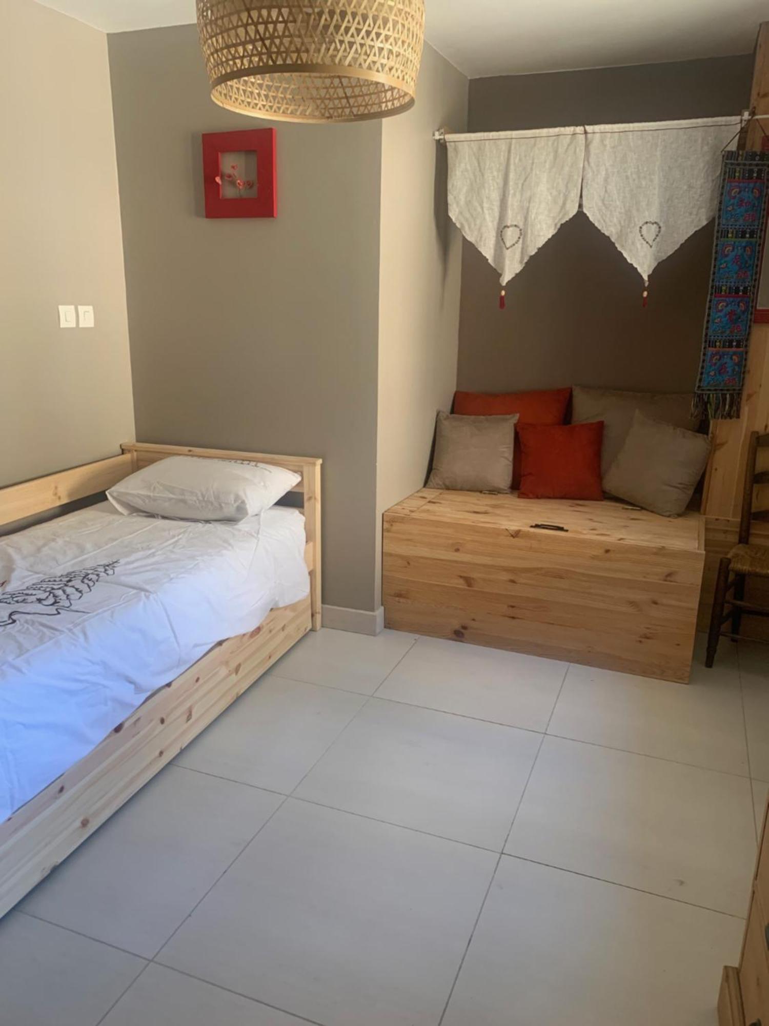 Appartement Le Sarana : 75m2, Calme, Belle Vue Avec Terrasse.