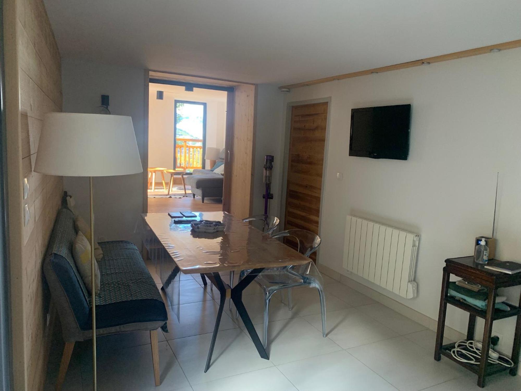 Le Sarana : 75m2, Calme, Belle Vue Avec Terrasse. *